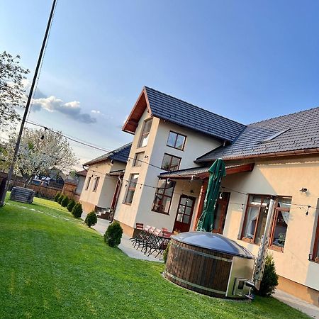 Famives Vendeghaz Bed & Breakfast Racul Dış mekan fotoğraf