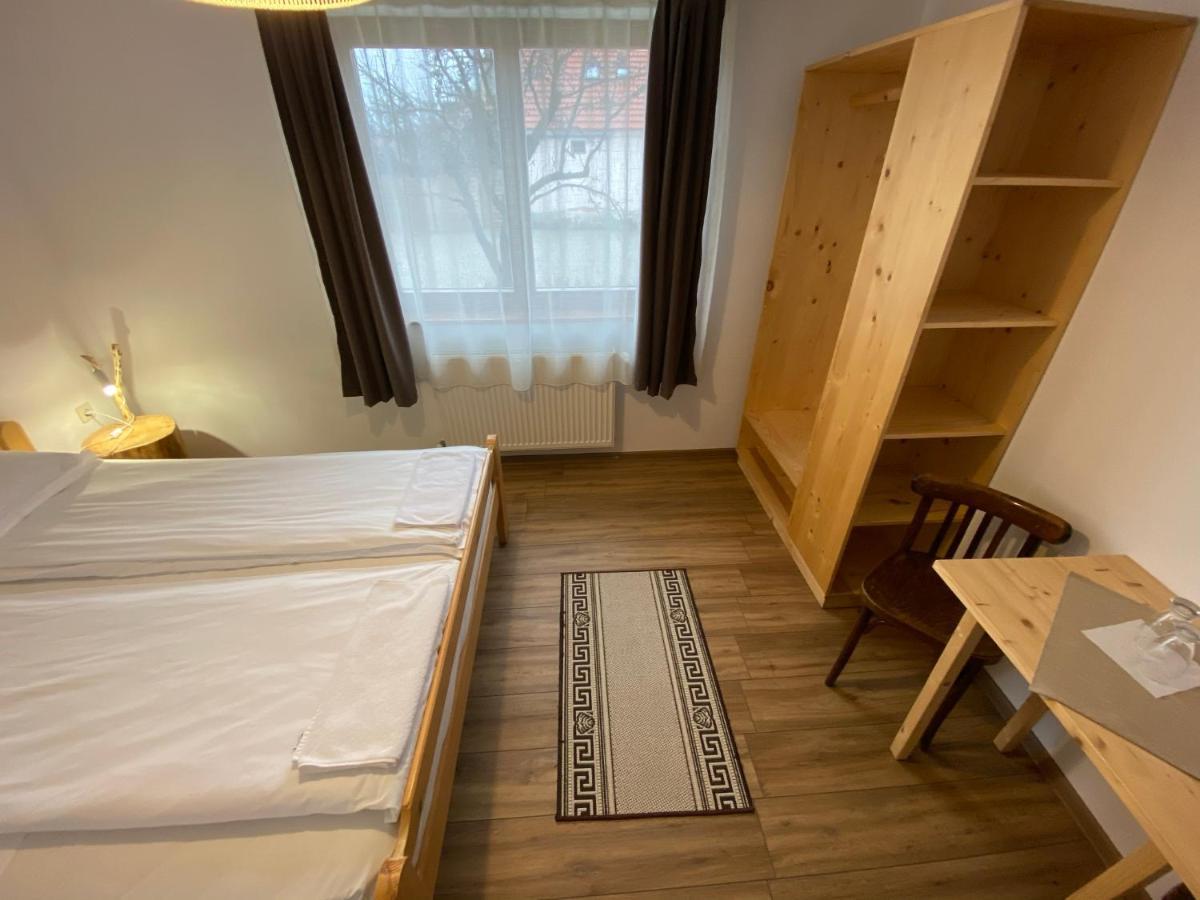Famives Vendeghaz Bed & Breakfast Racul Dış mekan fotoğraf