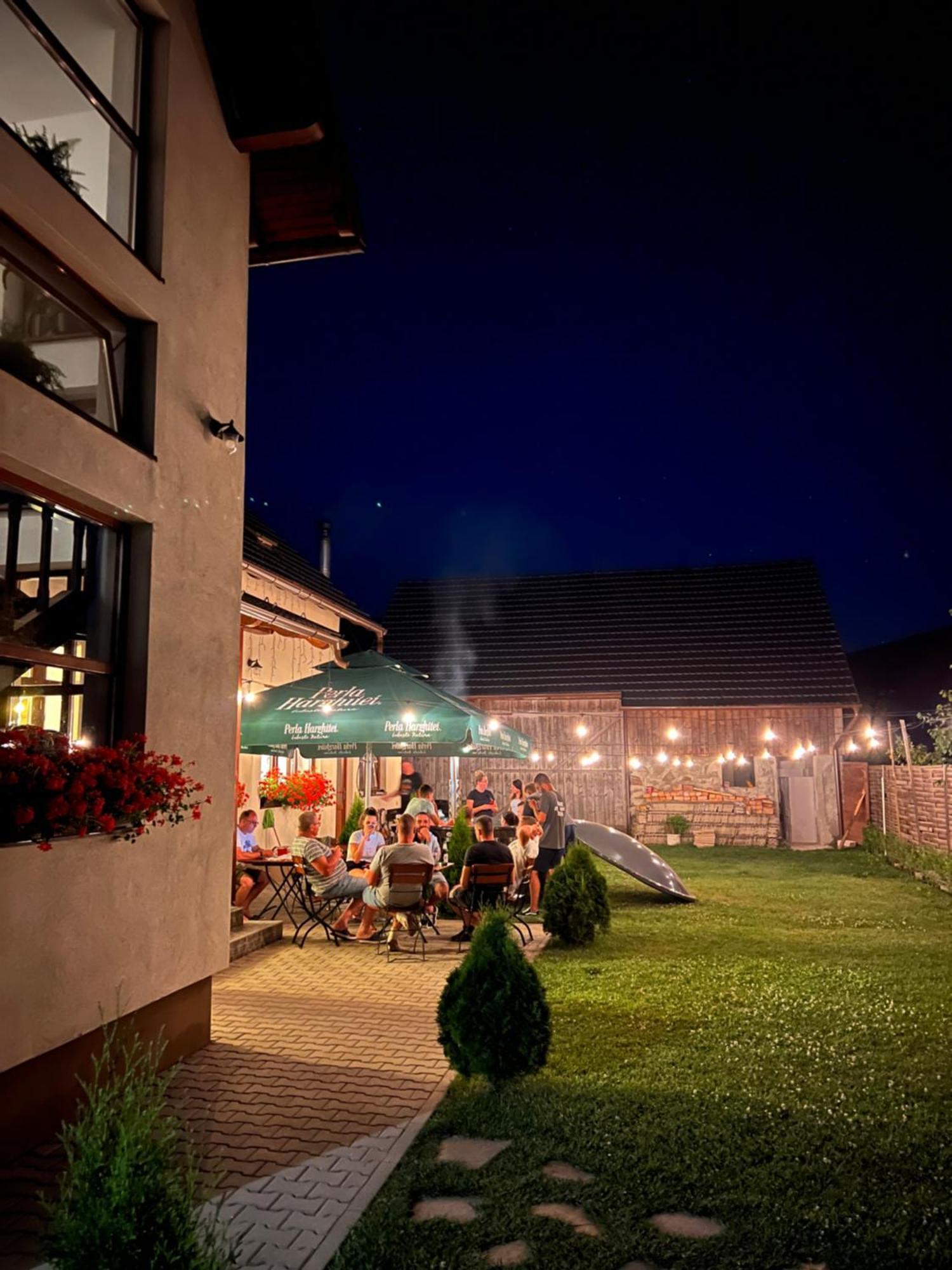 Famives Vendeghaz Bed & Breakfast Racul Dış mekan fotoğraf