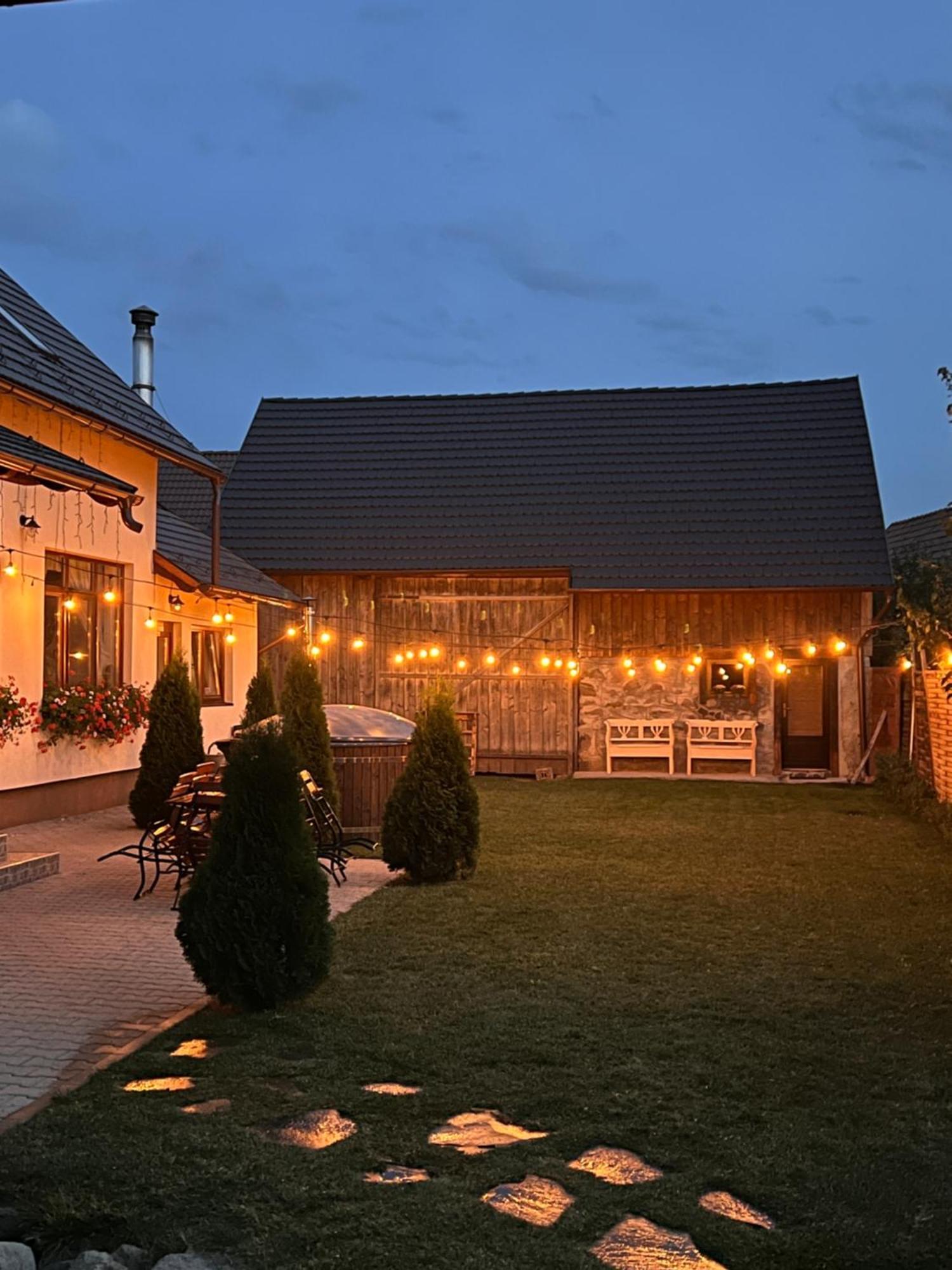 Famives Vendeghaz Bed & Breakfast Racul Dış mekan fotoğraf