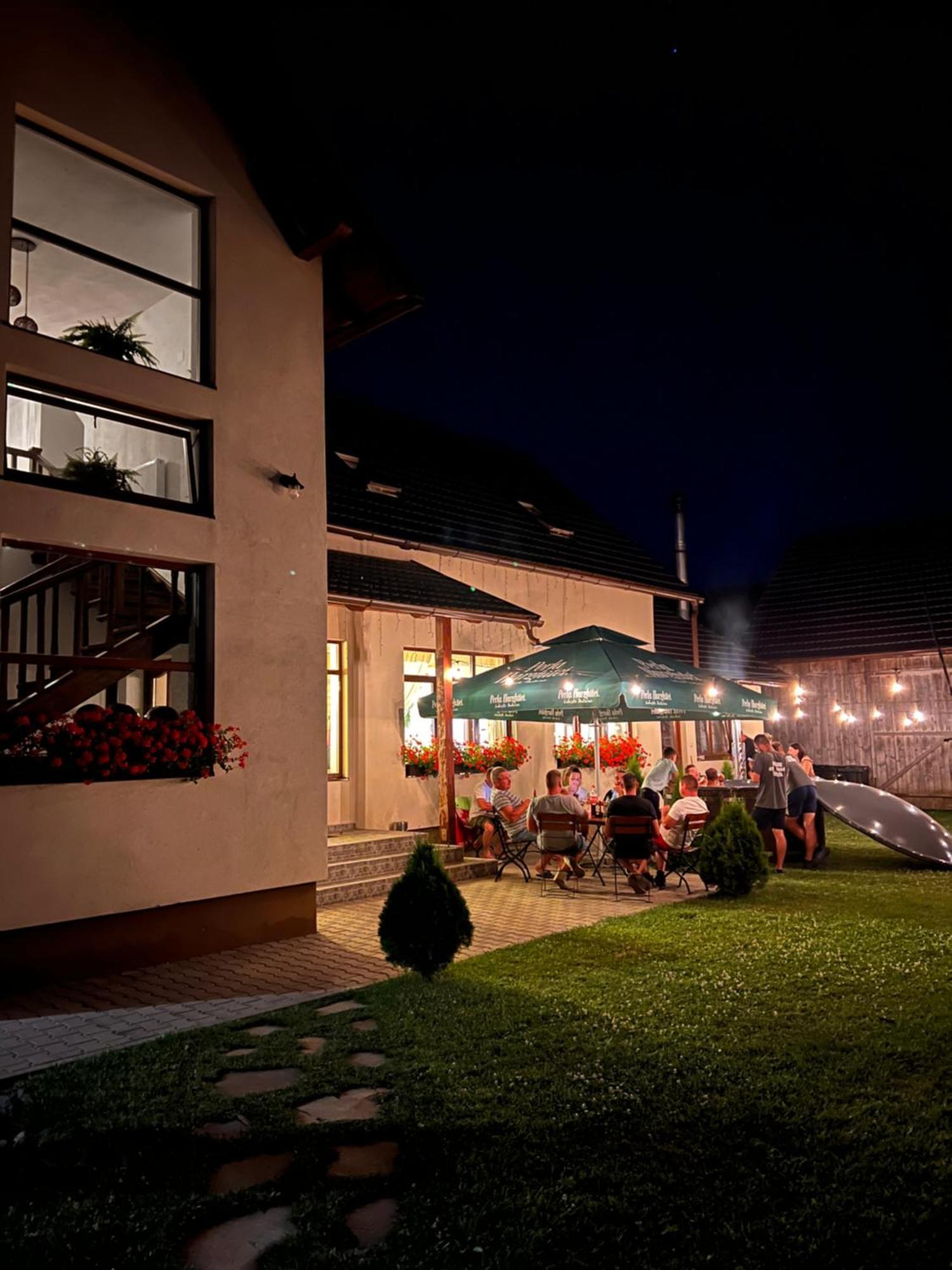 Famives Vendeghaz Bed & Breakfast Racul Dış mekan fotoğraf