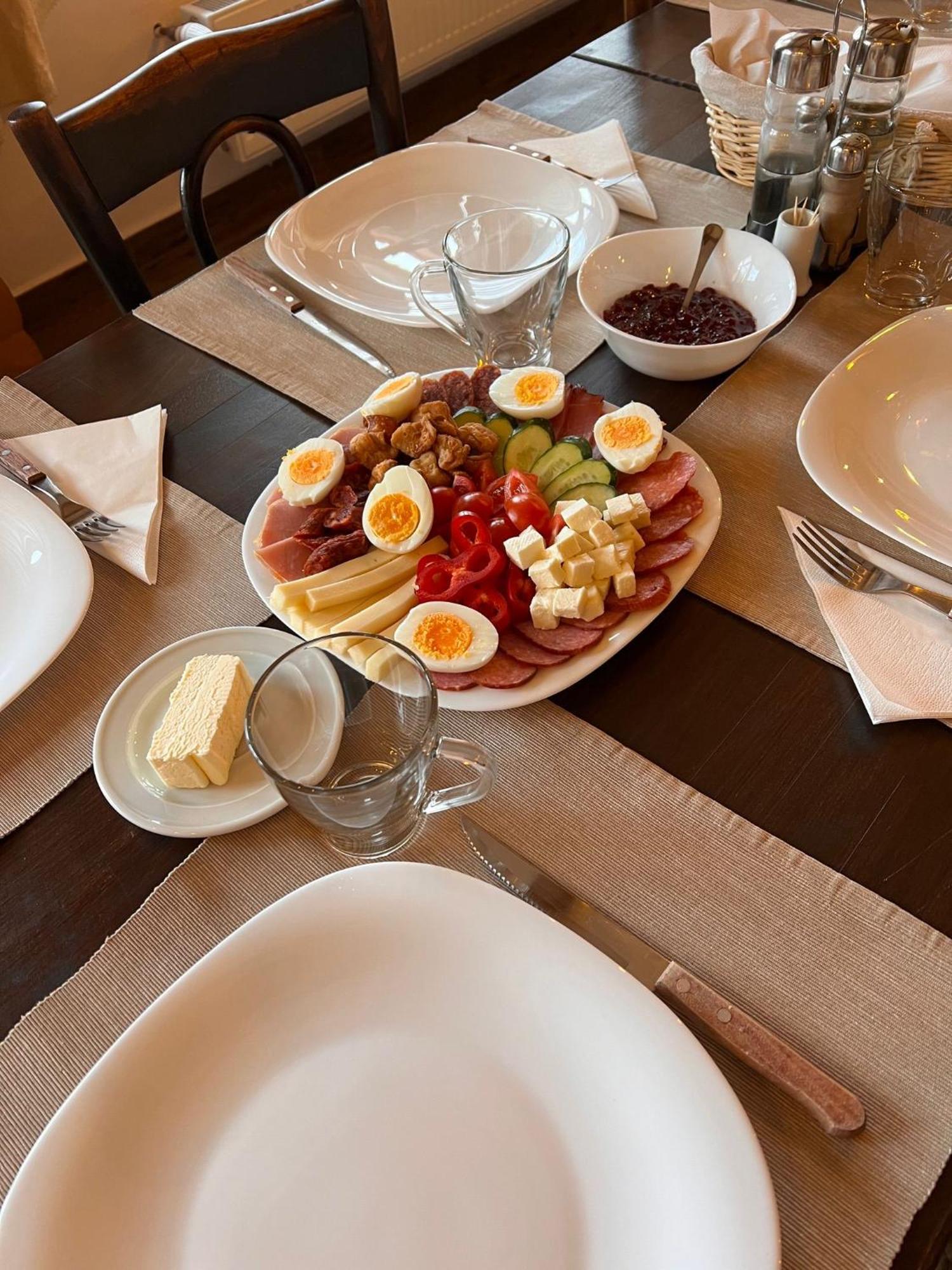 Famives Vendeghaz Bed & Breakfast Racul Dış mekan fotoğraf