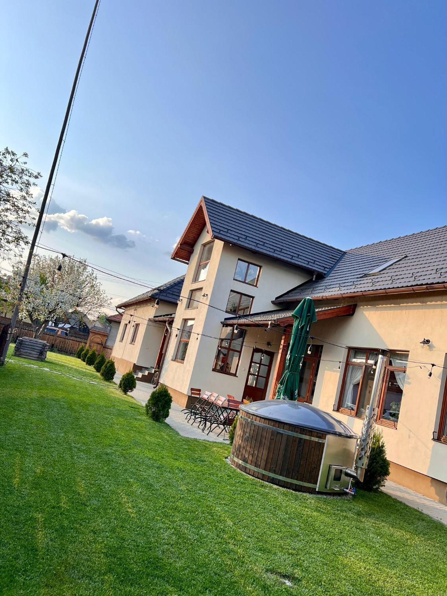 Famives Vendeghaz Bed & Breakfast Racul Dış mekan fotoğraf